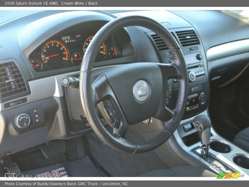 Cream White / Black 2008 Saturn Outlook XE AWD