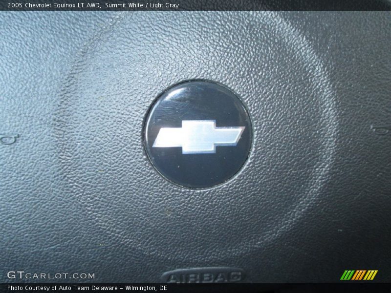 Summit White / Light Gray 2005 Chevrolet Equinox LT AWD