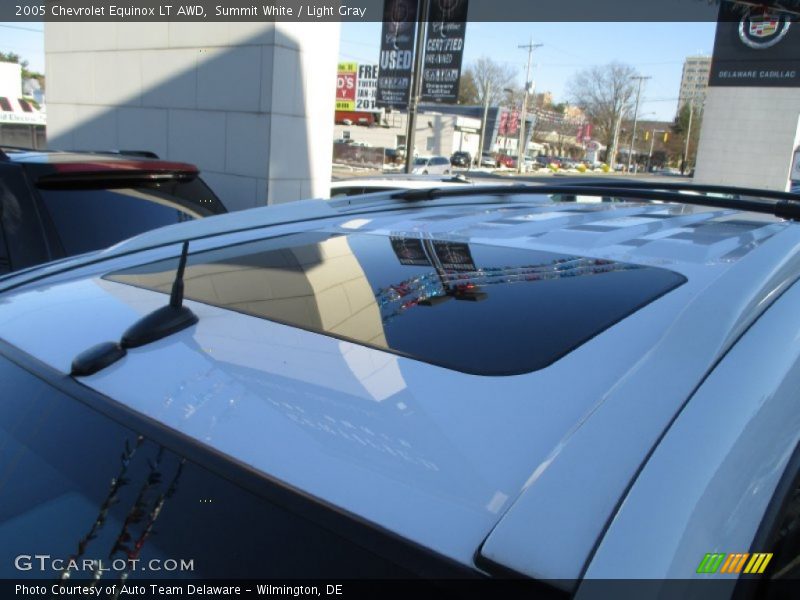 Summit White / Light Gray 2005 Chevrolet Equinox LT AWD