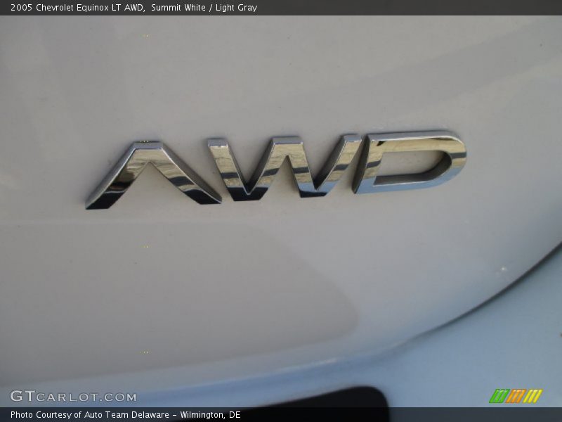 Summit White / Light Gray 2005 Chevrolet Equinox LT AWD