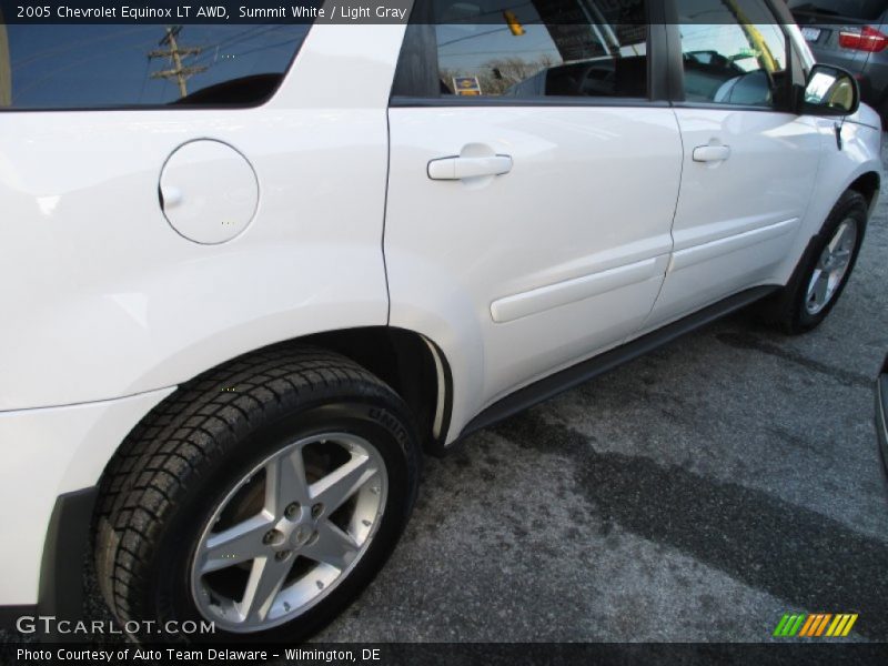 Summit White / Light Gray 2005 Chevrolet Equinox LT AWD