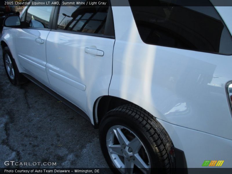 Summit White / Light Gray 2005 Chevrolet Equinox LT AWD