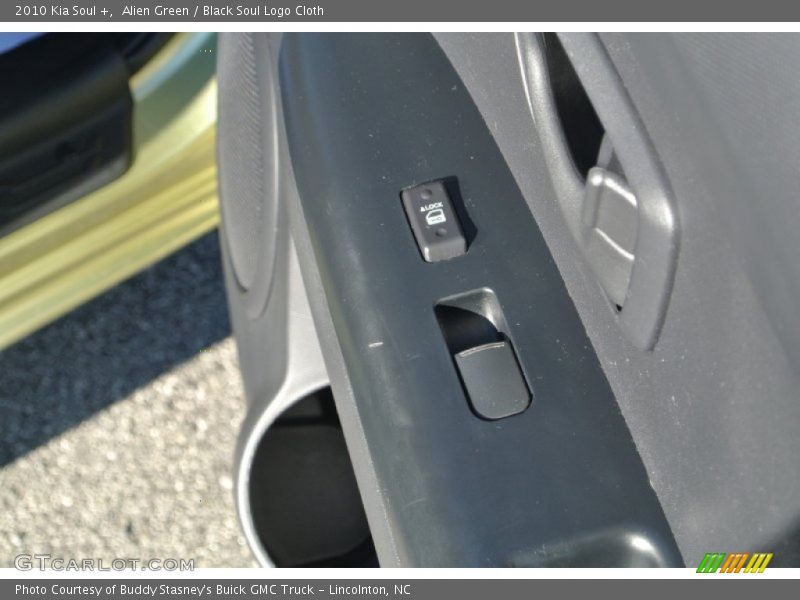 Alien Green / Black Soul Logo Cloth 2010 Kia Soul +