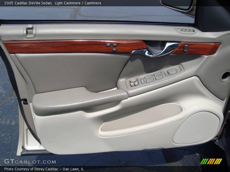 Light Cashmere / Cashmere 2005 Cadillac DeVille Sedan