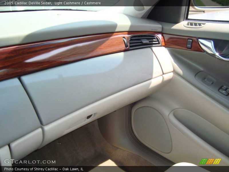Light Cashmere / Cashmere 2005 Cadillac DeVille Sedan