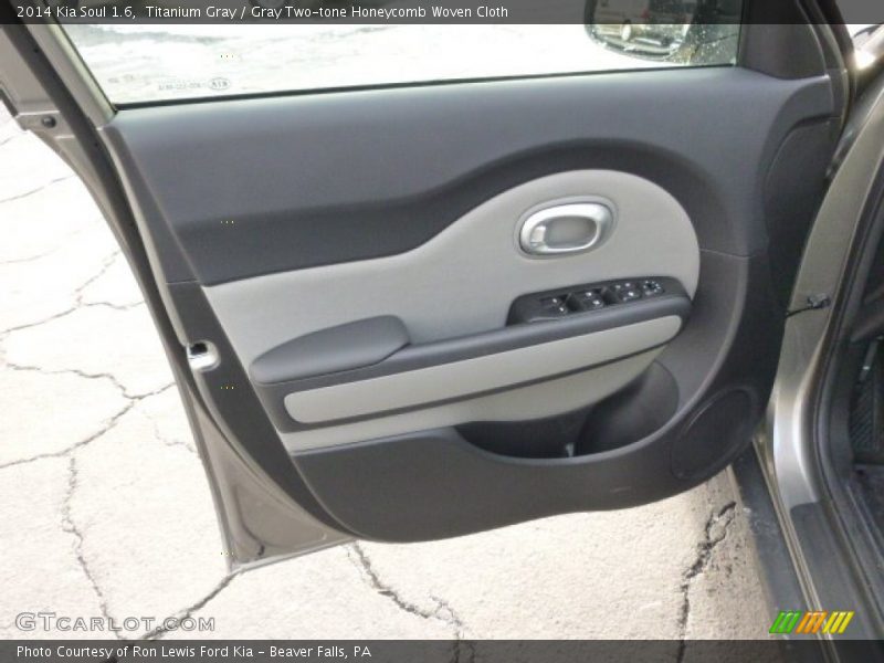 Titanium Gray / Gray Two-tone Honeycomb Woven Cloth 2014 Kia Soul 1.6