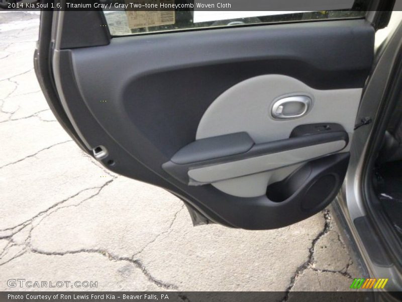 Titanium Gray / Gray Two-tone Honeycomb Woven Cloth 2014 Kia Soul 1.6