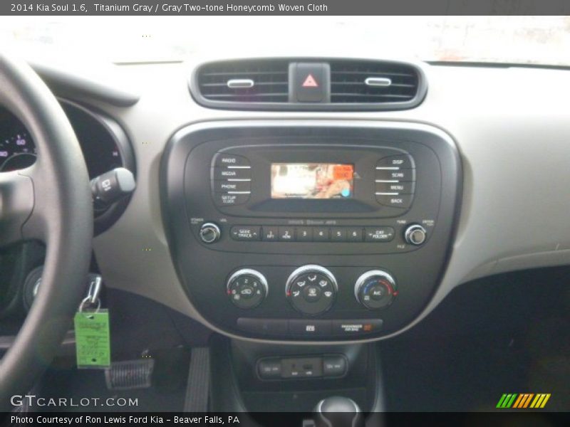 Titanium Gray / Gray Two-tone Honeycomb Woven Cloth 2014 Kia Soul 1.6