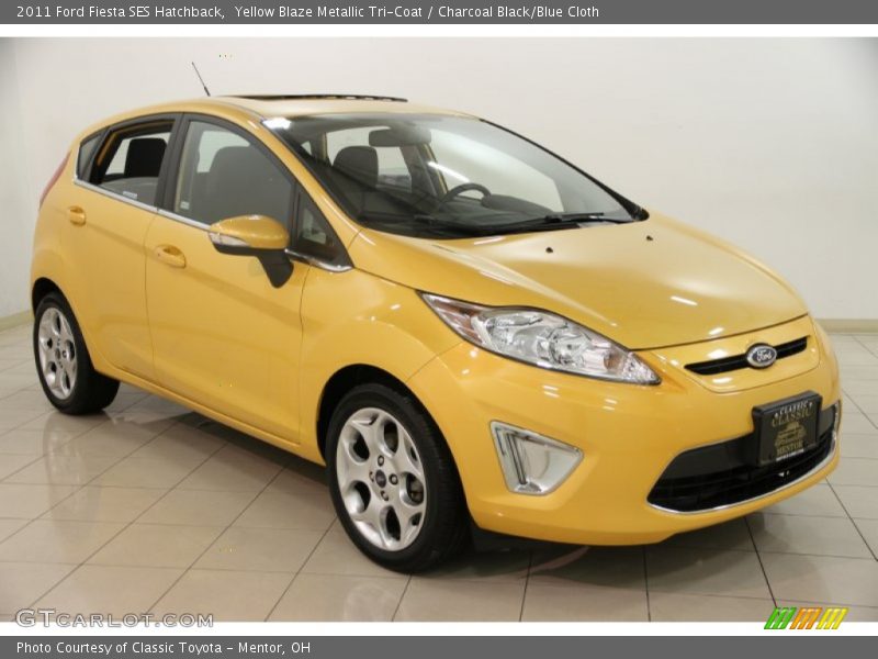 Yellow Blaze Metallic Tri-Coat / Charcoal Black/Blue Cloth 2011 Ford Fiesta SES Hatchback