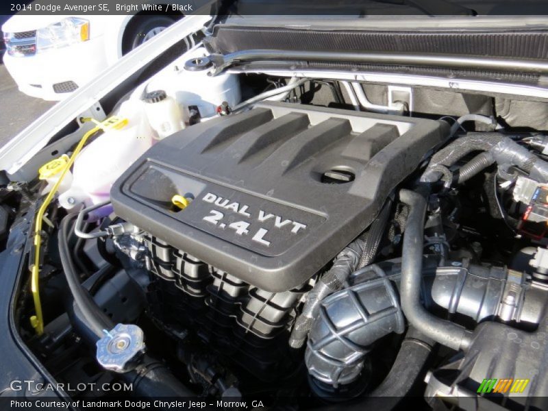 Bright White / Black 2014 Dodge Avenger SE