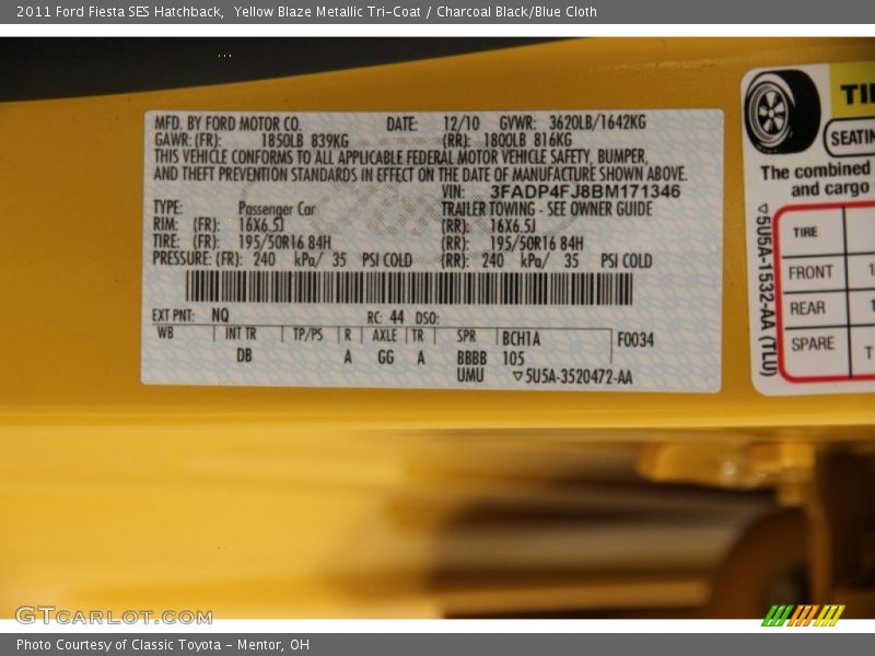 Yellow Blaze Metallic Tri-Coat / Charcoal Black/Blue Cloth 2011 Ford Fiesta SES Hatchback