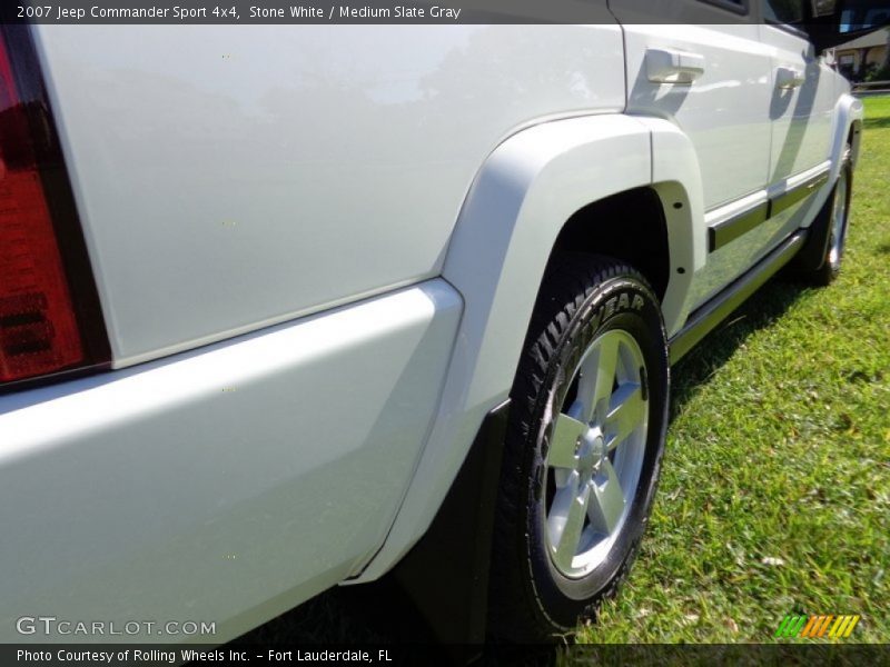 Stone White / Medium Slate Gray 2007 Jeep Commander Sport 4x4