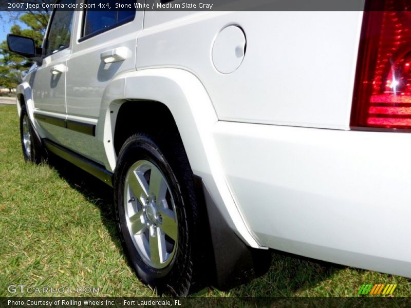 Stone White / Medium Slate Gray 2007 Jeep Commander Sport 4x4