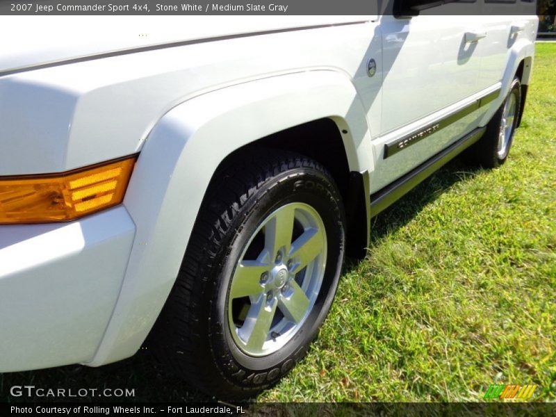 Stone White / Medium Slate Gray 2007 Jeep Commander Sport 4x4