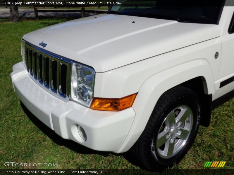 Stone White / Medium Slate Gray 2007 Jeep Commander Sport 4x4