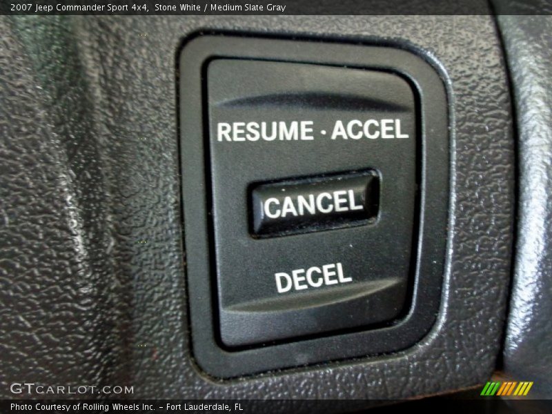 Stone White / Medium Slate Gray 2007 Jeep Commander Sport 4x4