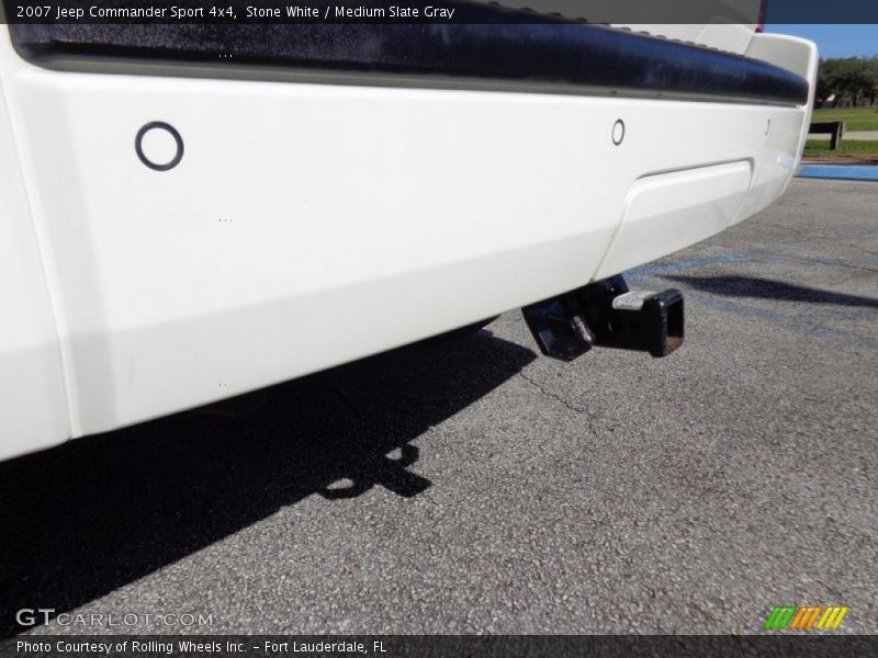 Stone White / Medium Slate Gray 2007 Jeep Commander Sport 4x4