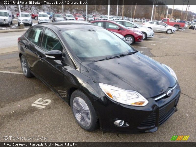 Tuxedo Black / Charcoal Black 2014 Ford Focus SE Sedan