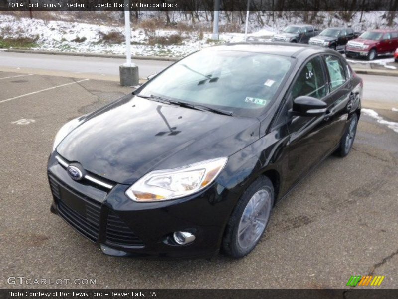 Tuxedo Black / Charcoal Black 2014 Ford Focus SE Sedan