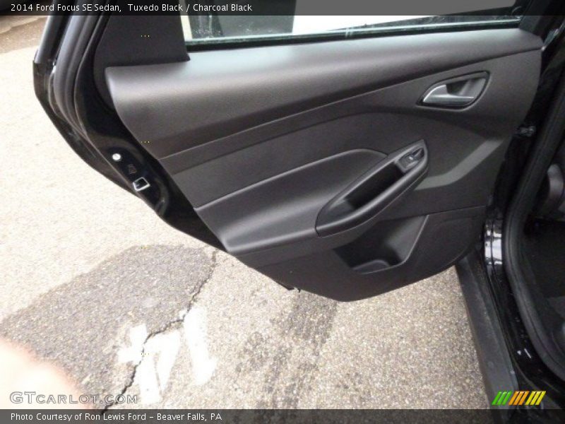 Tuxedo Black / Charcoal Black 2014 Ford Focus SE Sedan