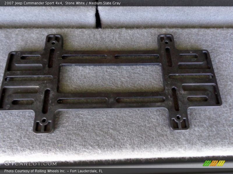 Stone White / Medium Slate Gray 2007 Jeep Commander Sport 4x4