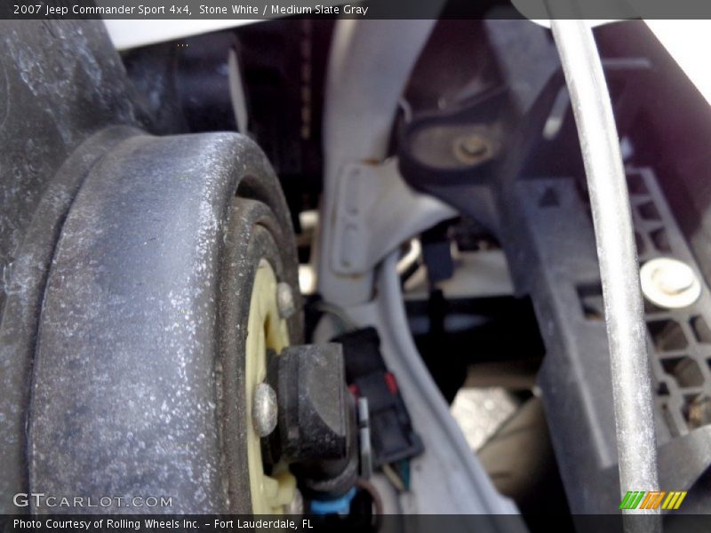 Stone White / Medium Slate Gray 2007 Jeep Commander Sport 4x4