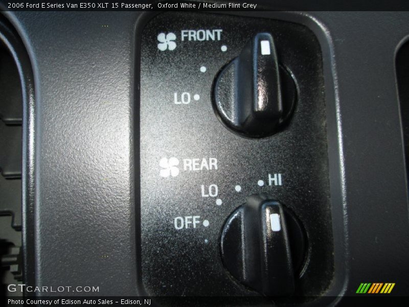 Oxford White / Medium Flint Grey 2006 Ford E Series Van E350 XLT 15 Passenger