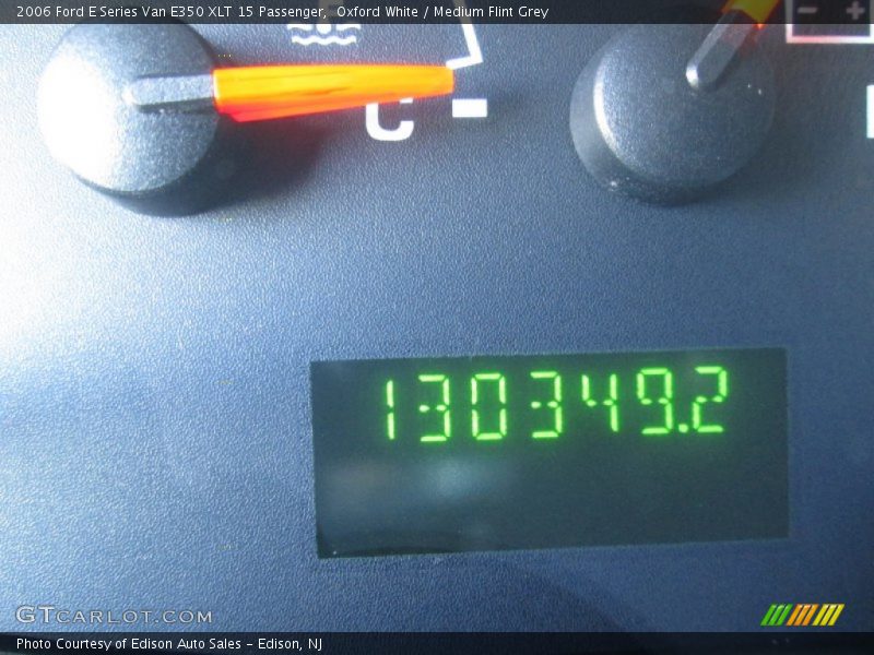 Oxford White / Medium Flint Grey 2006 Ford E Series Van E350 XLT 15 Passenger