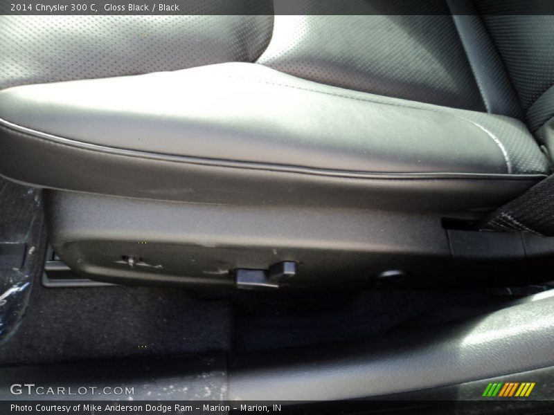 Gloss Black / Black 2014 Chrysler 300 C