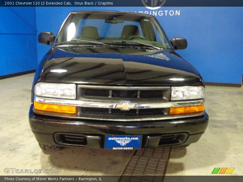 Onyx Black / Graphite 2001 Chevrolet S10 LS Extended Cab