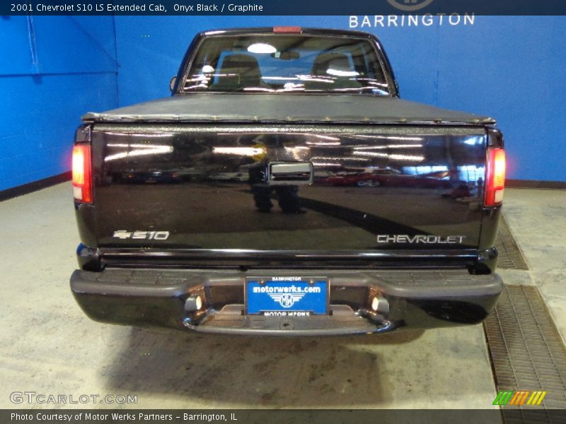 Onyx Black / Graphite 2001 Chevrolet S10 LS Extended Cab