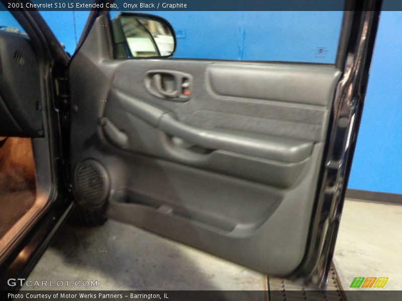 Onyx Black / Graphite 2001 Chevrolet S10 LS Extended Cab