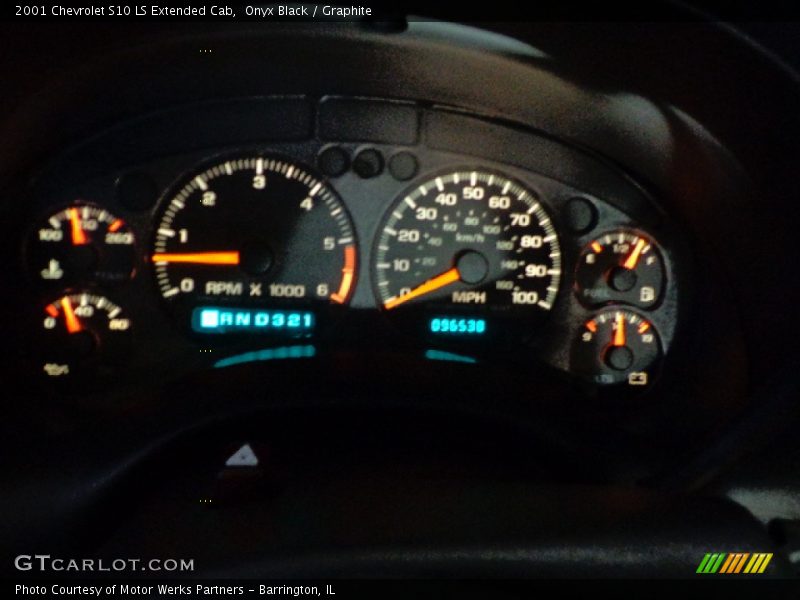 Onyx Black / Graphite 2001 Chevrolet S10 LS Extended Cab