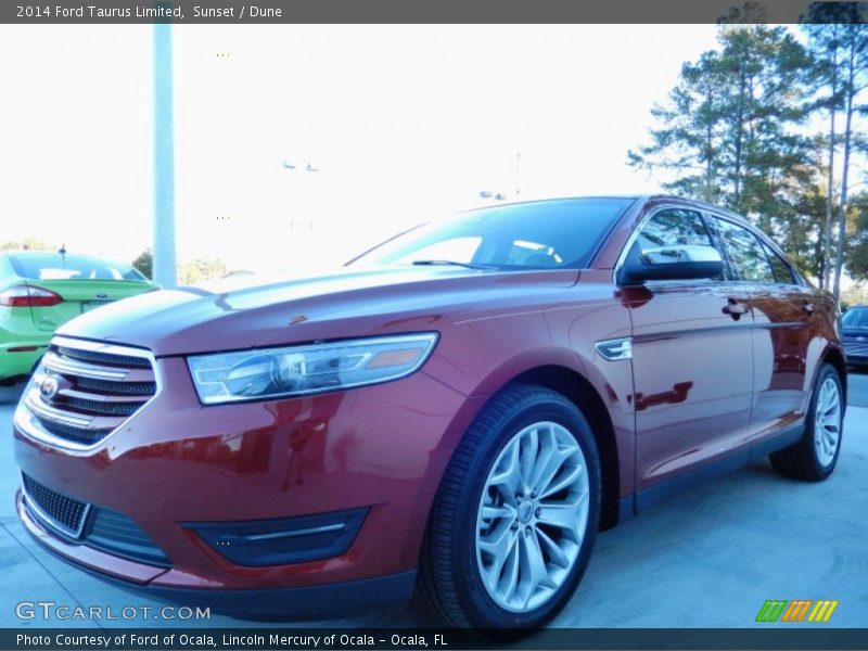 Front 3/4 View of 2014 Taurus Limited
