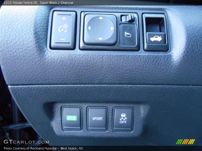 Super Black / Charcoal 2013 Nissan Sentra SR