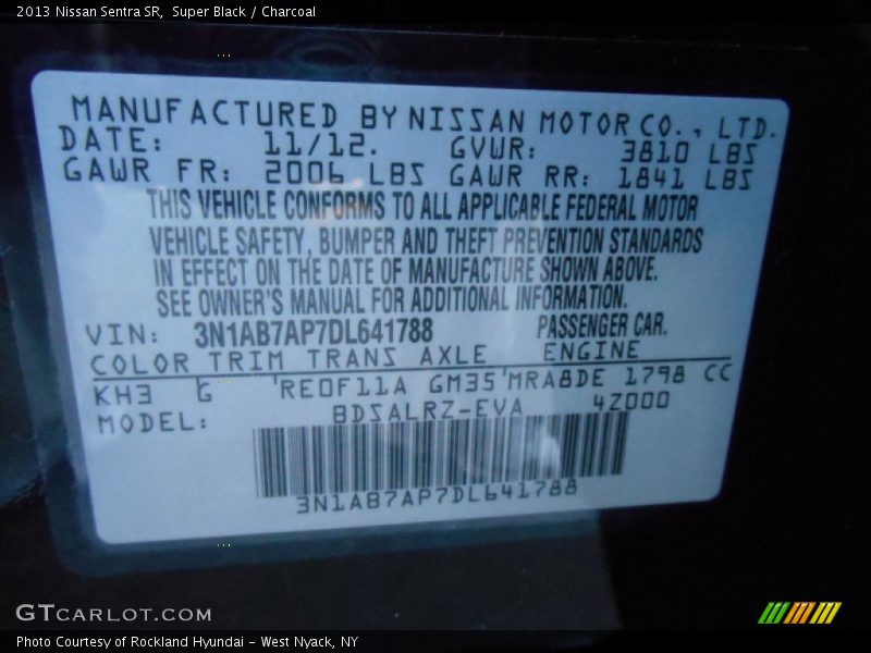 Super Black / Charcoal 2013 Nissan Sentra SR