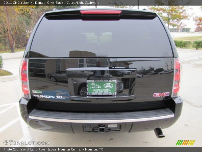 Onyx Black / Cocoa/Light Cashmere 2011 GMC Yukon XL Denali