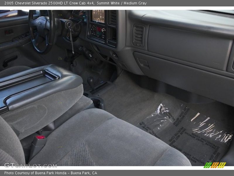 Summit White / Medium Gray 2005 Chevrolet Silverado 2500HD LT Crew Cab 4x4