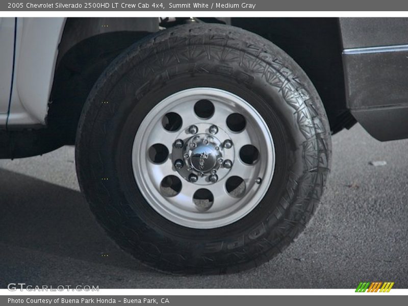 Summit White / Medium Gray 2005 Chevrolet Silverado 2500HD LT Crew Cab 4x4