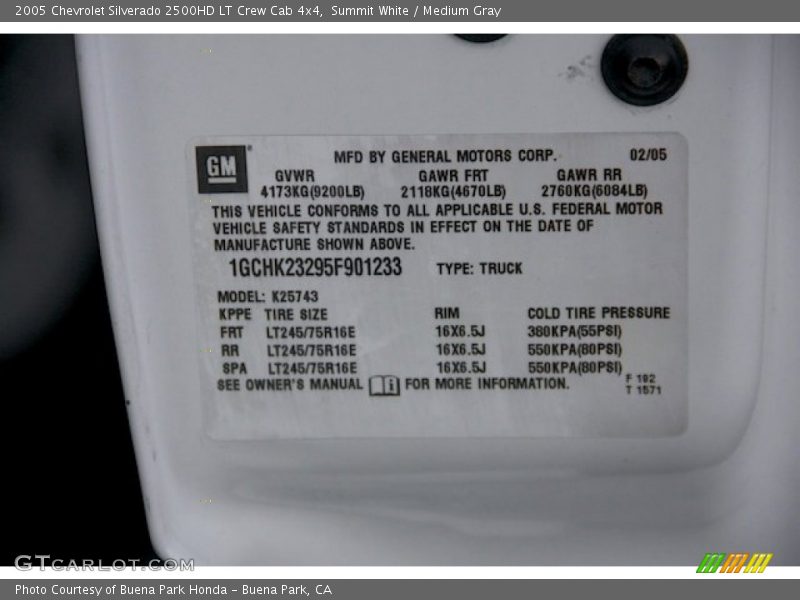 Summit White / Medium Gray 2005 Chevrolet Silverado 2500HD LT Crew Cab 4x4