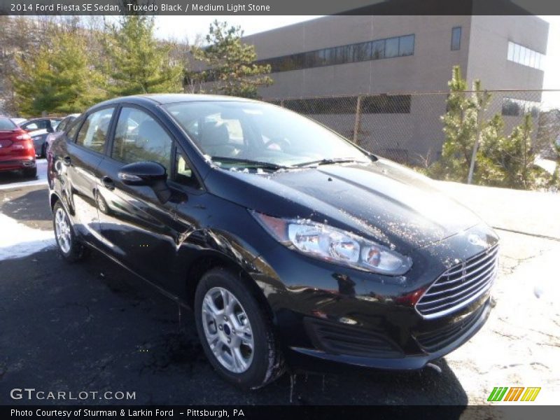 Front 3/4 View of 2014 Fiesta SE Sedan