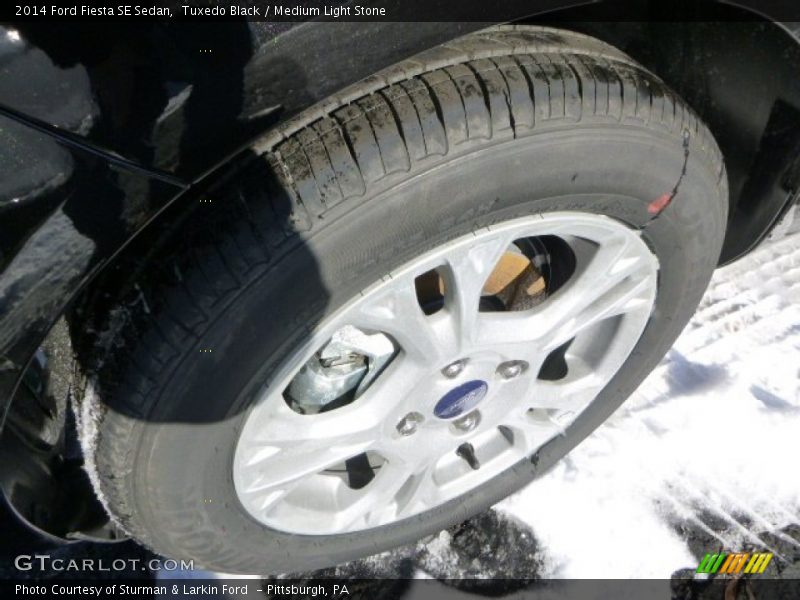 Tuxedo Black / Medium Light Stone 2014 Ford Fiesta SE Sedan