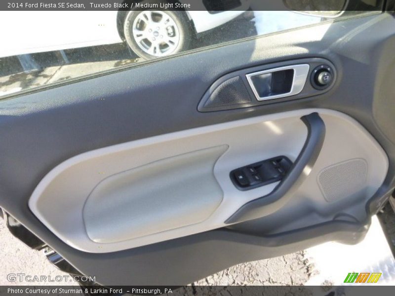 Tuxedo Black / Medium Light Stone 2014 Ford Fiesta SE Sedan