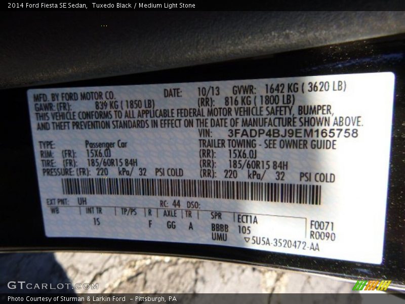 Tuxedo Black / Medium Light Stone 2014 Ford Fiesta SE Sedan