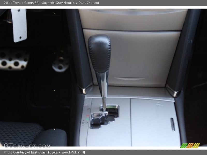 Magnetic Gray Metallic / Dark Charcoal 2011 Toyota Camry SE