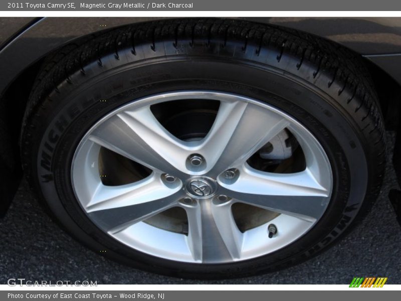Magnetic Gray Metallic / Dark Charcoal 2011 Toyota Camry SE