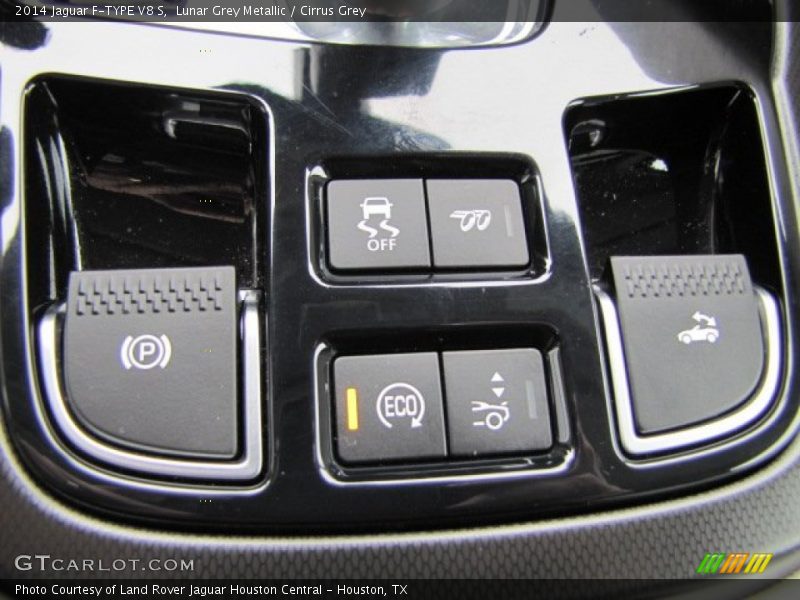 Controls of 2014 F-TYPE V8 S