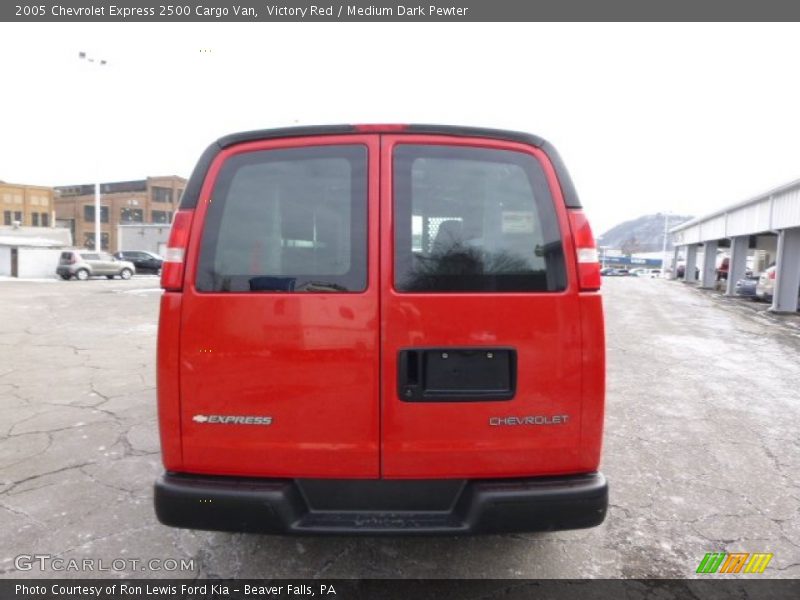 Victory Red / Medium Dark Pewter 2005 Chevrolet Express 2500 Cargo Van