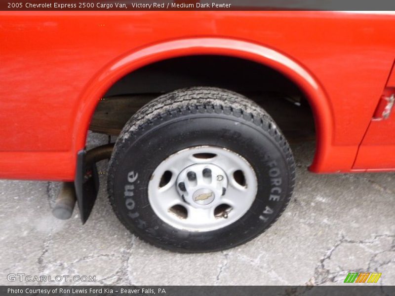 Victory Red / Medium Dark Pewter 2005 Chevrolet Express 2500 Cargo Van
