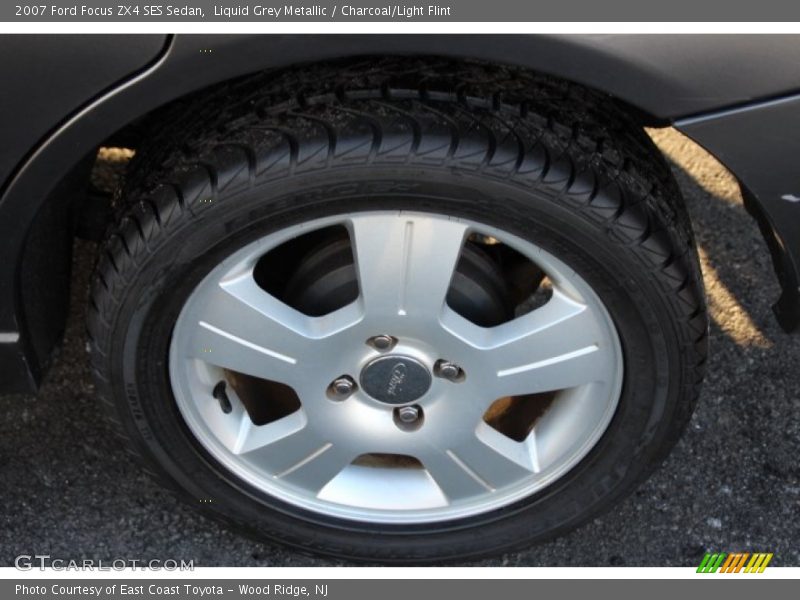 Liquid Grey Metallic / Charcoal/Light Flint 2007 Ford Focus ZX4 SES Sedan
